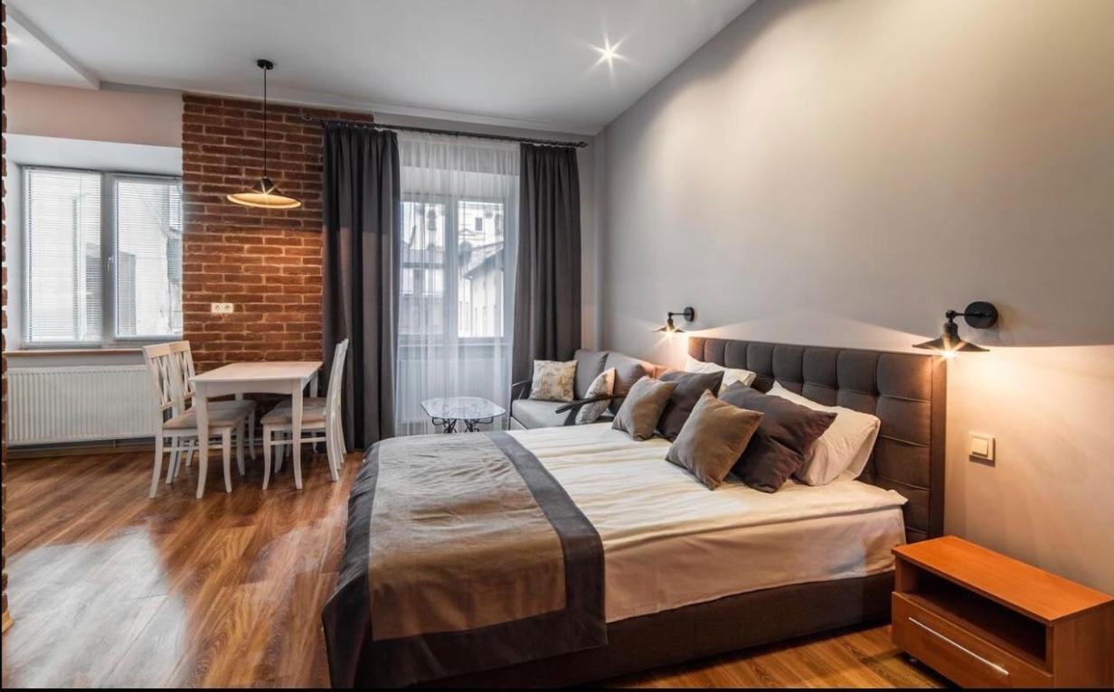 Vip Apartments ! Lviv Kültér fotó